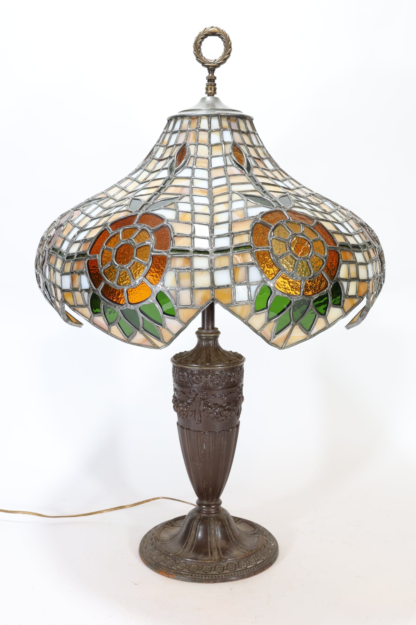 Leaded Glass Table Lamp with Floral Motif