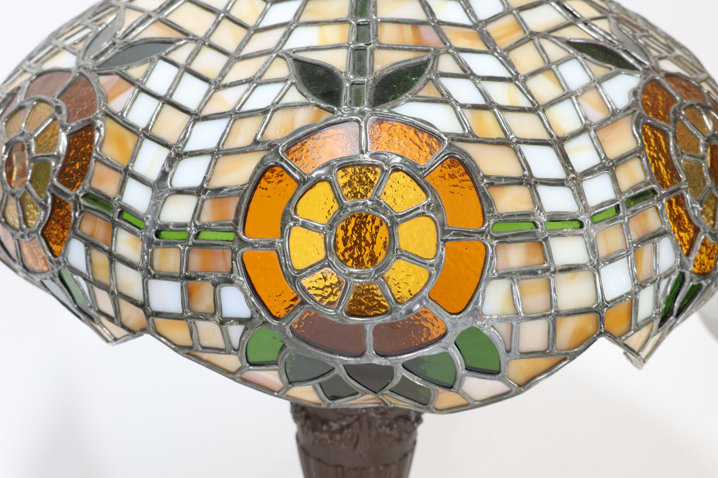 Leaded Glass Table Lamp with Floral Motif