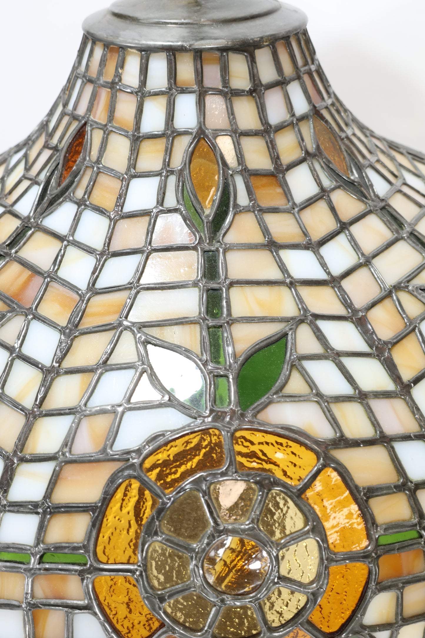 Leaded Glass Table Lamp with Floral Motif