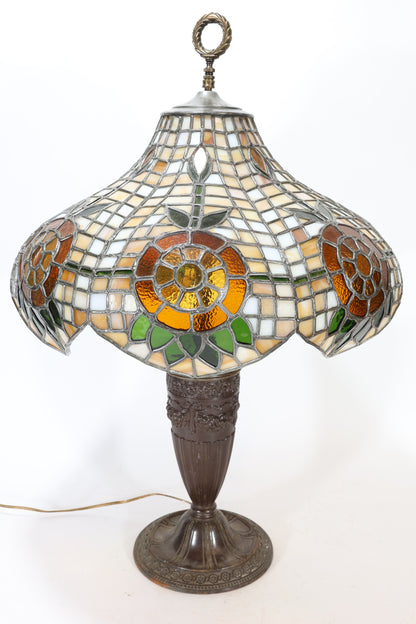 Leaded Glass Table Lamp with Floral Motif