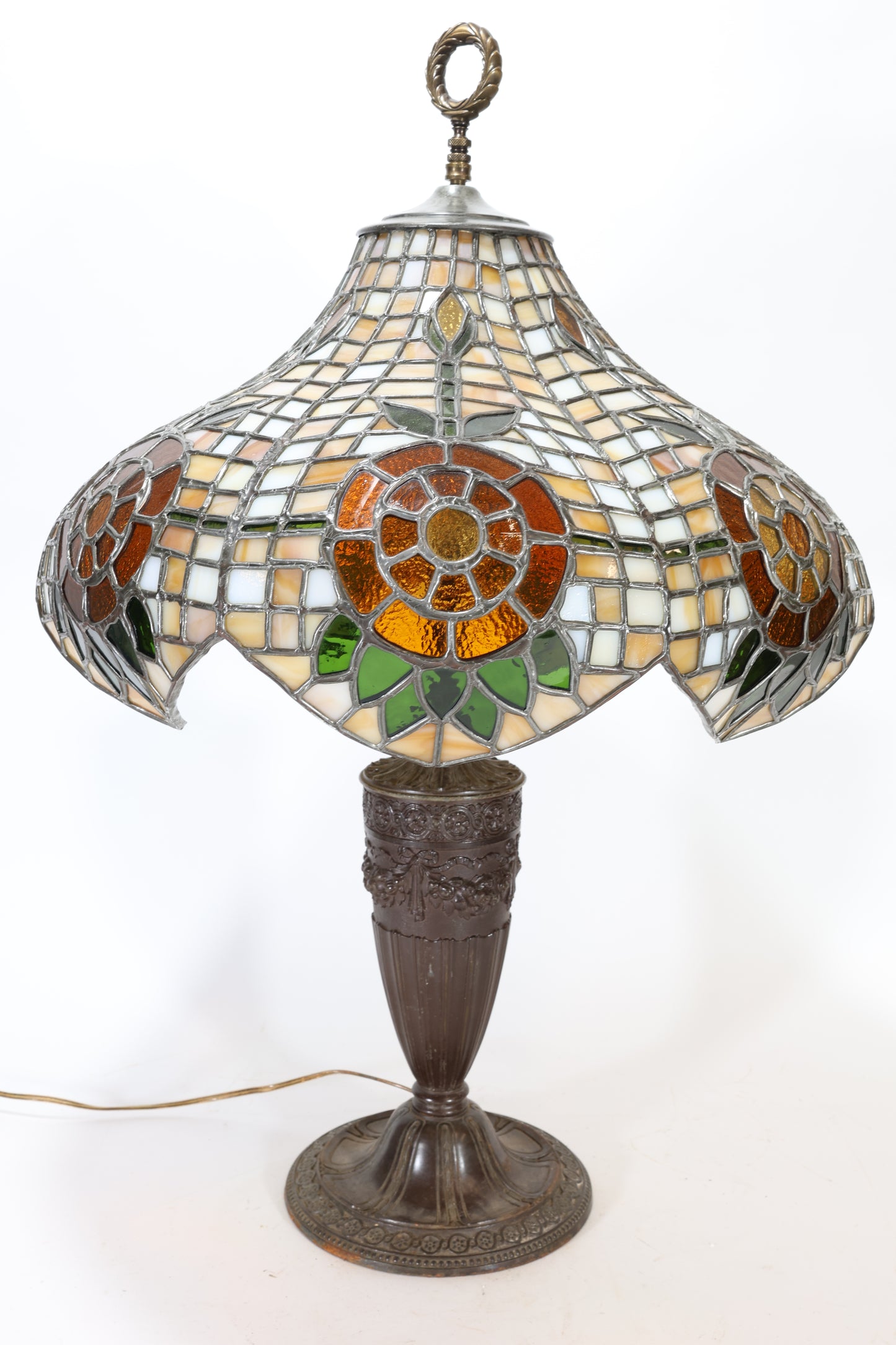 Leaded Glass Table Lamp with Floral Motif