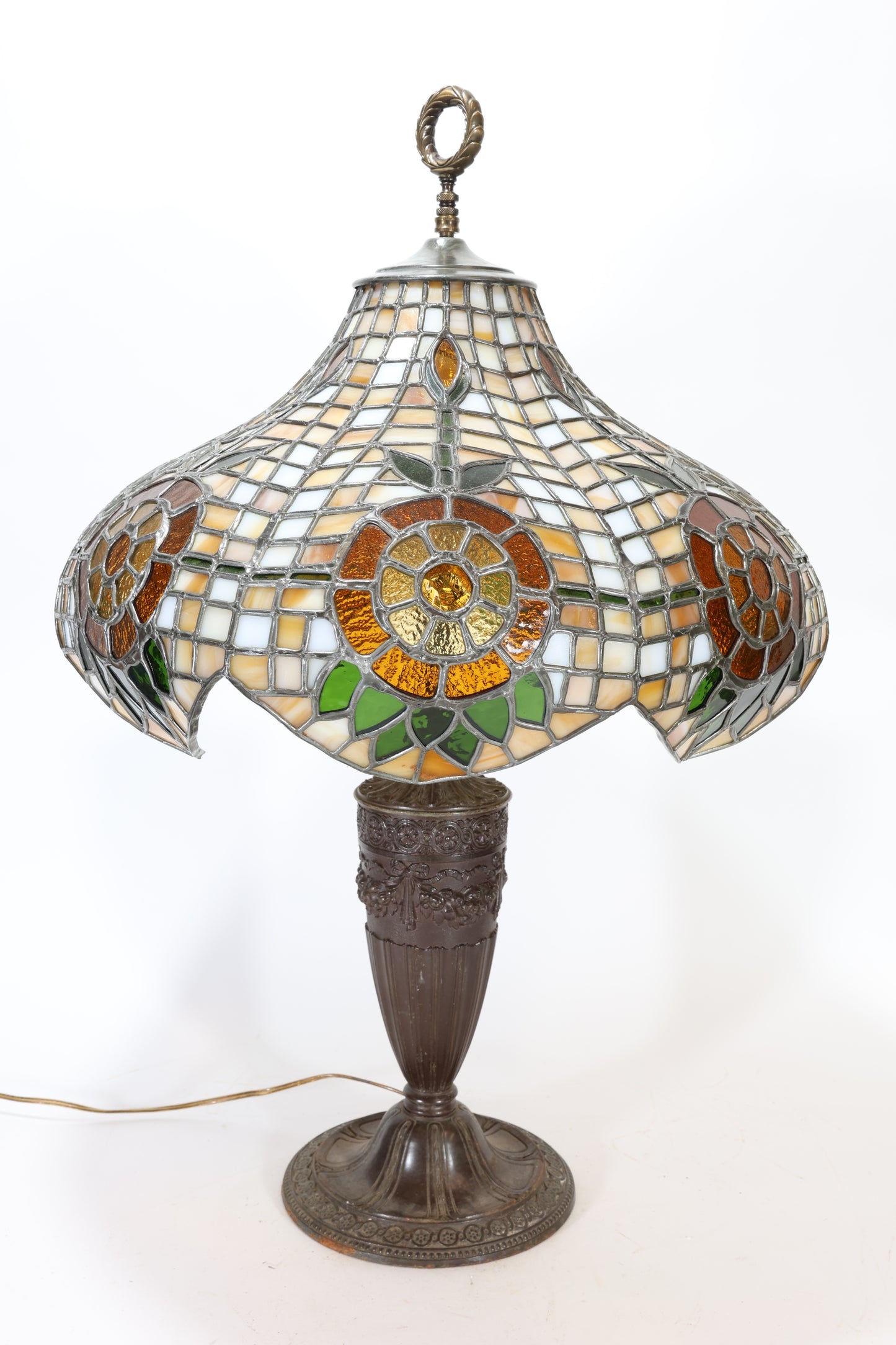 Leaded Glass Table Lamp with Floral Motif