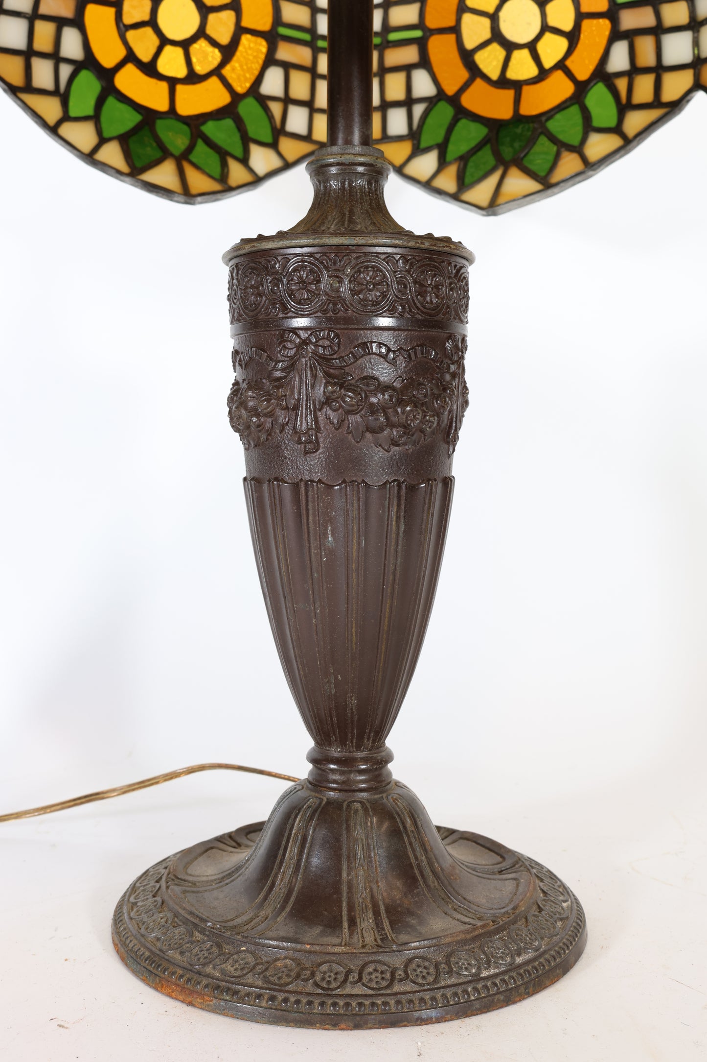 Leaded Glass Table Lamp with Floral Motif